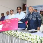 ফ্যামিলি কার্ড নিয়ে বসে থাকলে হবে না, কাজ করতে হবে: শ্রমমন্ত্রী