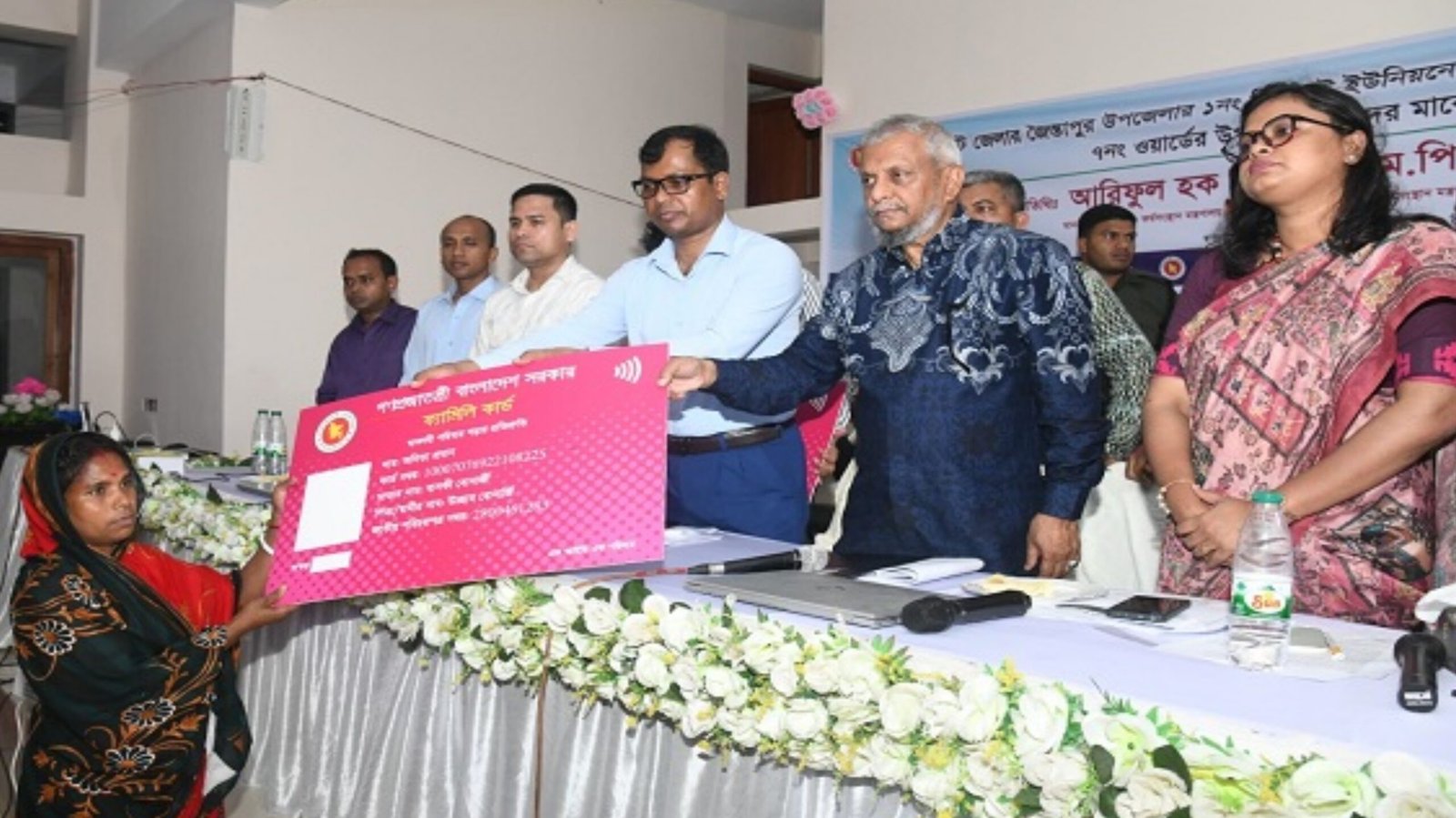 Read more about the article ফ্যামিলি কার্ড নিয়ে বসে থাকলে হবে না, কাজ করতে হবে: শ্রমমন্ত্রী