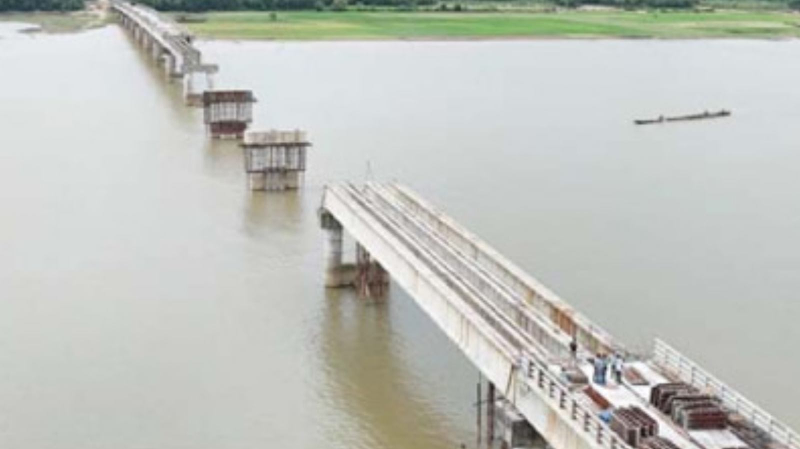 Read more about the article যাদুকাটা সেতুর ৫ গার্ডার নদীতে ধস