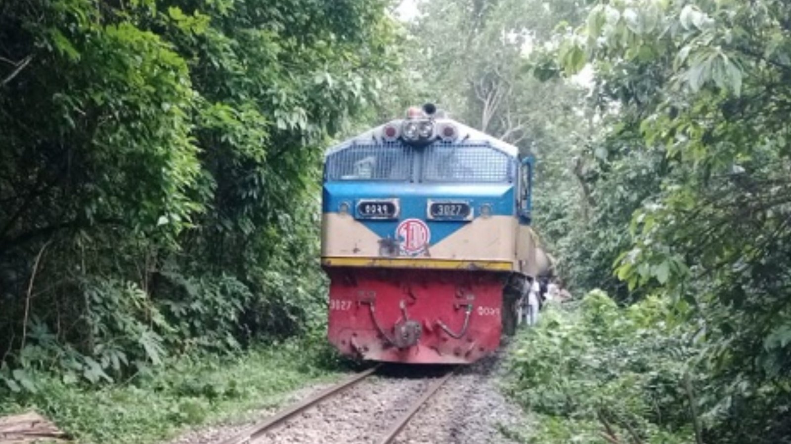 You are currently viewing ৫ ঘণ্টা পর সিলেটের সঙ্গে রেল যোগাযোগ স্বাভাবিক