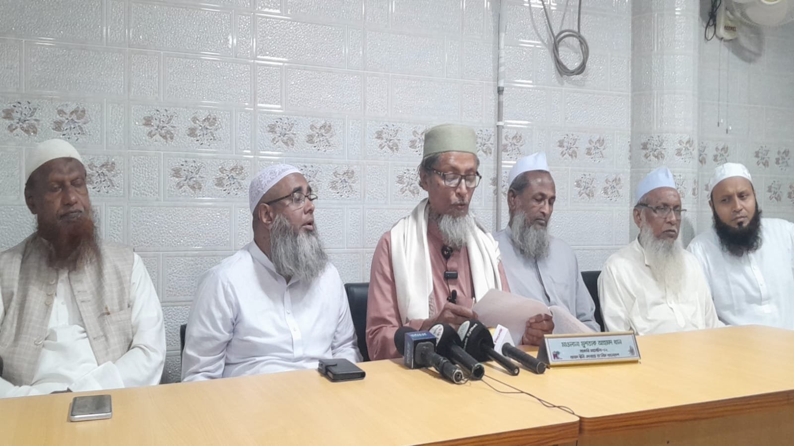 Read more about the article চামড়া শিল্পে সরকারের অব্যবস্থাপনায় উদ্বেগ প্রকাশ কওমী মাদরাসা সংরক্ষণ পরিষদের