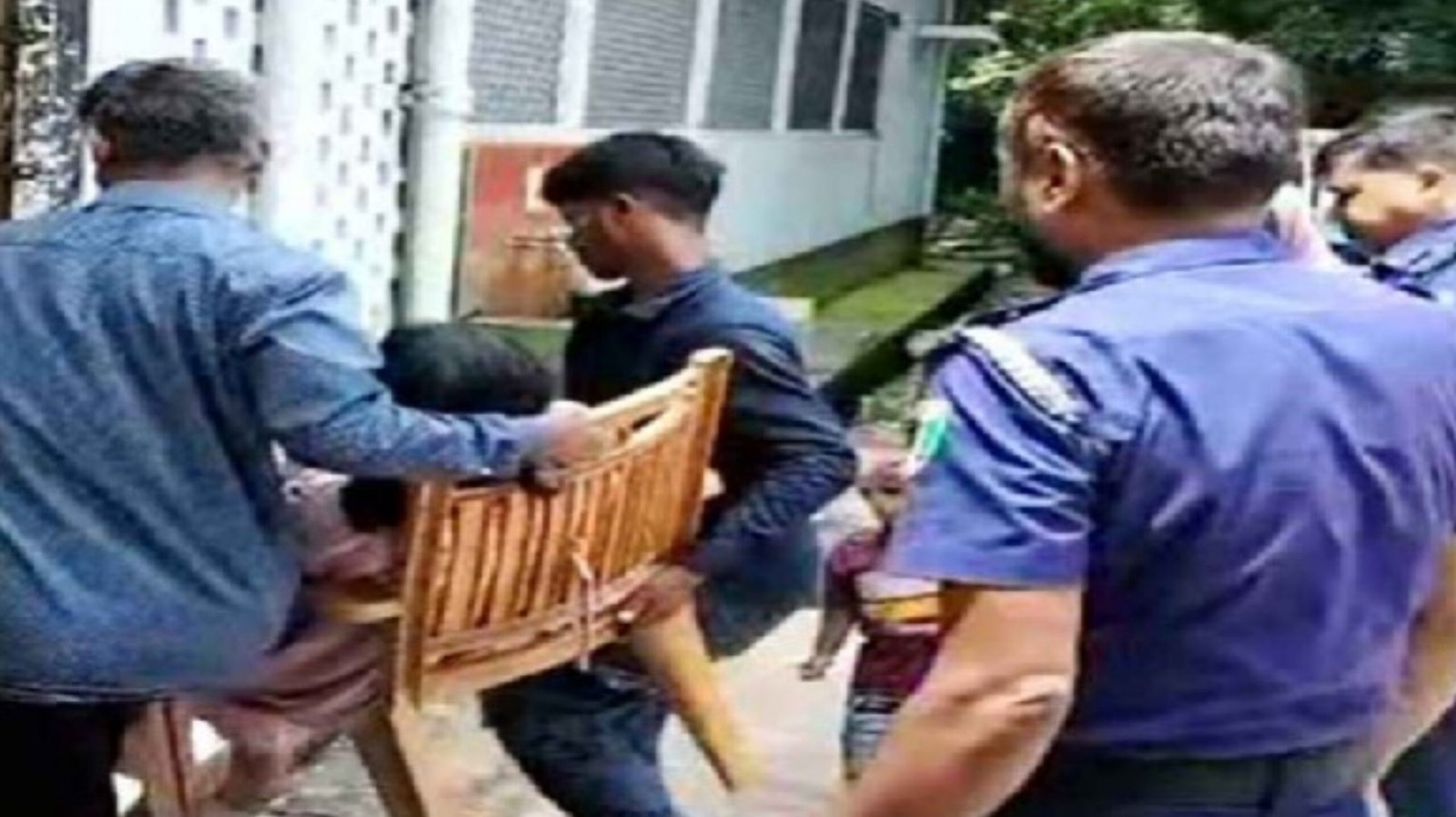 Read more about the article জগন্নাথপুরে এইচএসসি পরীক্ষাকেন্দ্রে অসুস্থ দুই শিক্ষার্থী, হাসপাতালে ভর্তি একজন