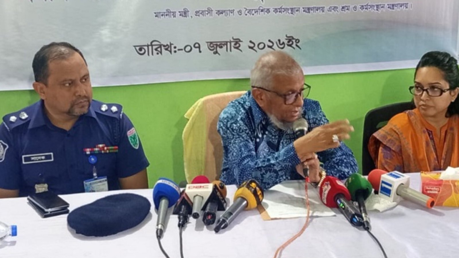 Read more about the article ১ আগস্ট থেকে চোরাচালান বিরোধী অভিযান, ১৯ জুলাই পাথর কোয়ারি নিয়ে সিদ্ধান্ত: মন্ত্রী আরিফুল হক