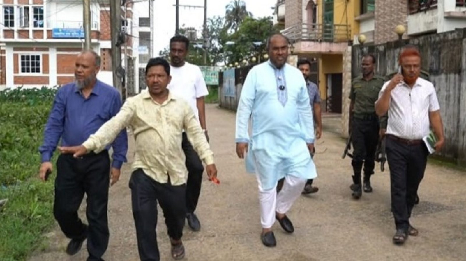 Read more about the article কচুরিপানা-আবর্জনা মুক্ত হচ্ছে খোজারখলা পুকুর, সিসিক প্রশাসকের সরজমিন পরিদর্শন