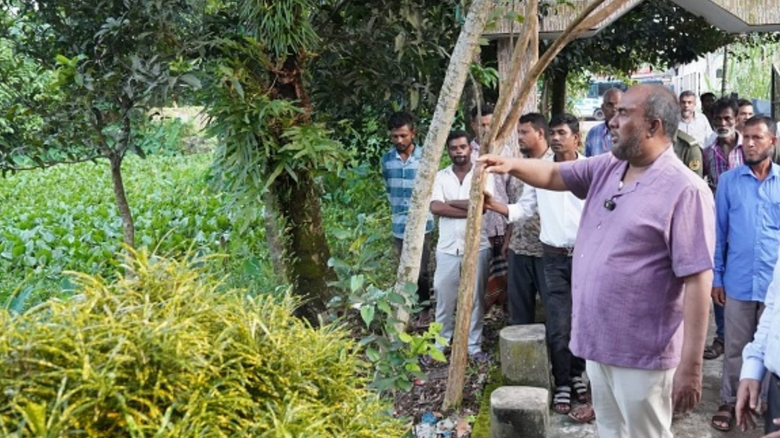 Read more about the article কুমারগাঁও বাসস্ট্যান্ডের পুকুর পরিষ্কার ও পুনঃখননের উদ্যোগ নিল সিসিক