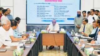 ​অবৈধ বিদেশে যাত্রা বন্ধে দালালদের গ্রেপ্তারের নির্দেশ: প্রবাসী কল্যাণ মন্ত্রীর