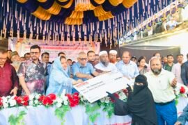 কানাইঘাটে কাতারে নিহত ৫ প্রবাসীর পরিবারকে আর্থিক অনুদানের চেক হস্তান্তর করলেন: প্রবাসী কল্যাণ মন্ত্রী