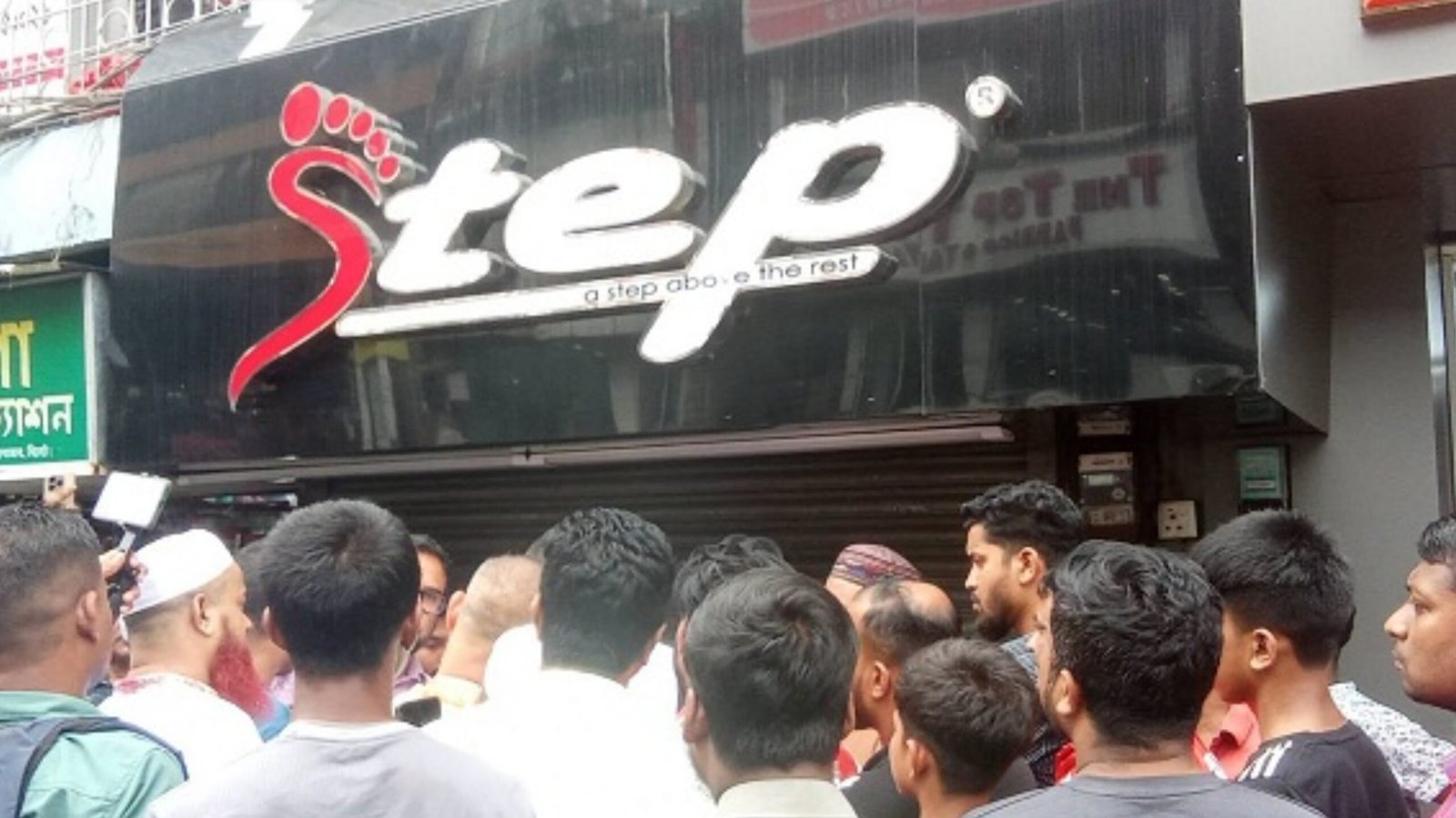 You are currently viewing ​অন্যের ট্রেড লাইসেন্সে ব্যবসা, জিন্দাবাজারে ‘স্টেপ’ সিলগালা